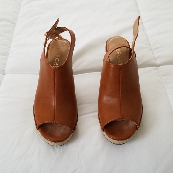 Report Shoes - Tan wedges!